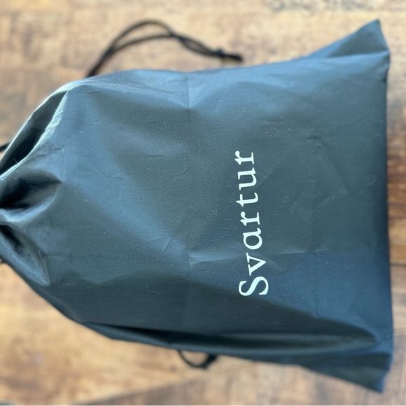 Portable and collapsable silicon painting mat. - Picture 4 of 4